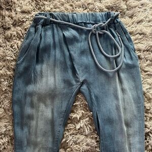 LIGHTWEIGHT DENIM PANTS
